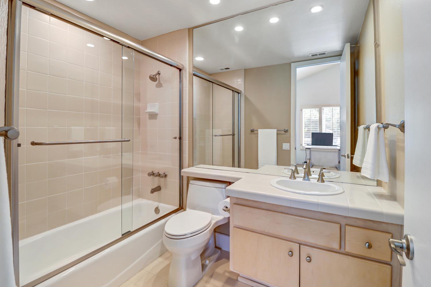 Detail Gallery Image 39 of 62 For 11464 Huntington Village Ln, Gold River,  CA 95670 - 4 Beds | 4/2 Baths