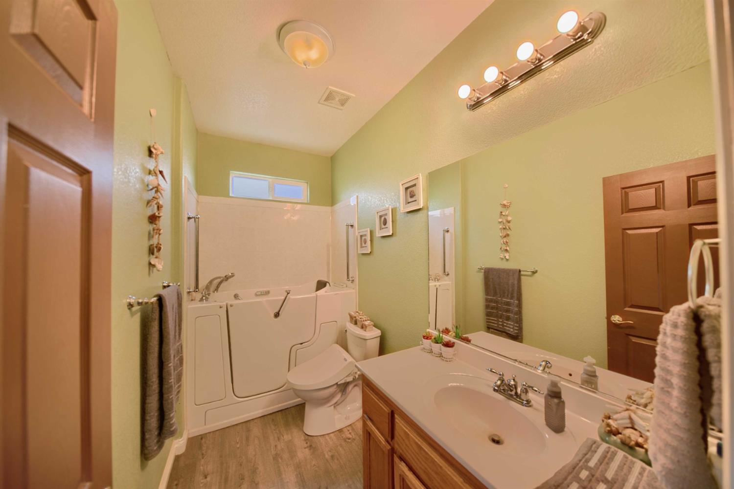 Detail Gallery Image 13 of 98 For 2994 La Vina Cir, Los Banos,  CA 93635 - 3 Beds | 2 Baths