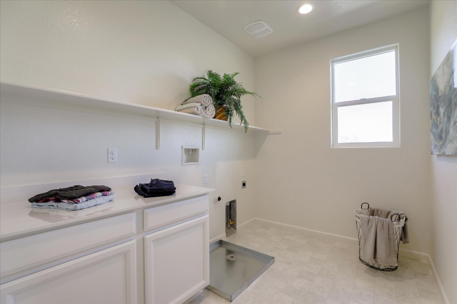 Detail Gallery Image 20 of 21 For 21051 Pinot Noir Dr, Patterson,  CA 95363 - 5 Beds | 3 Baths