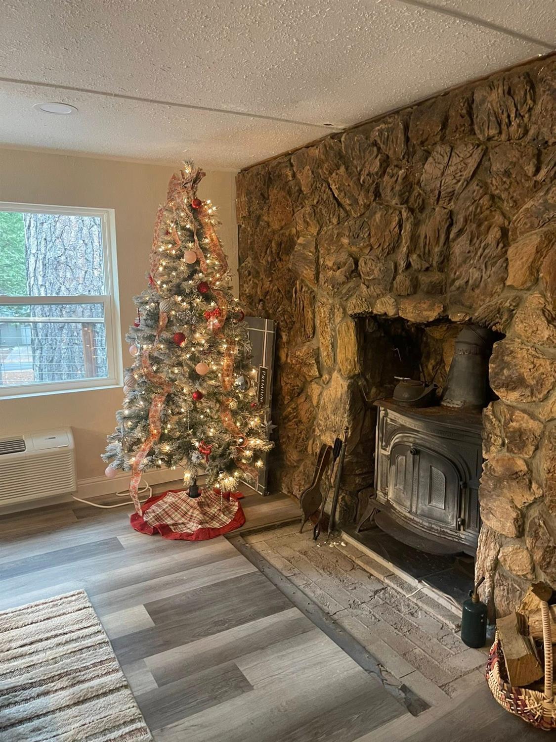 Detail Gallery Image 4 of 8 For 1826 Pine Dr, Arnold,  CA 95223 - 2 Beds | 1 Baths