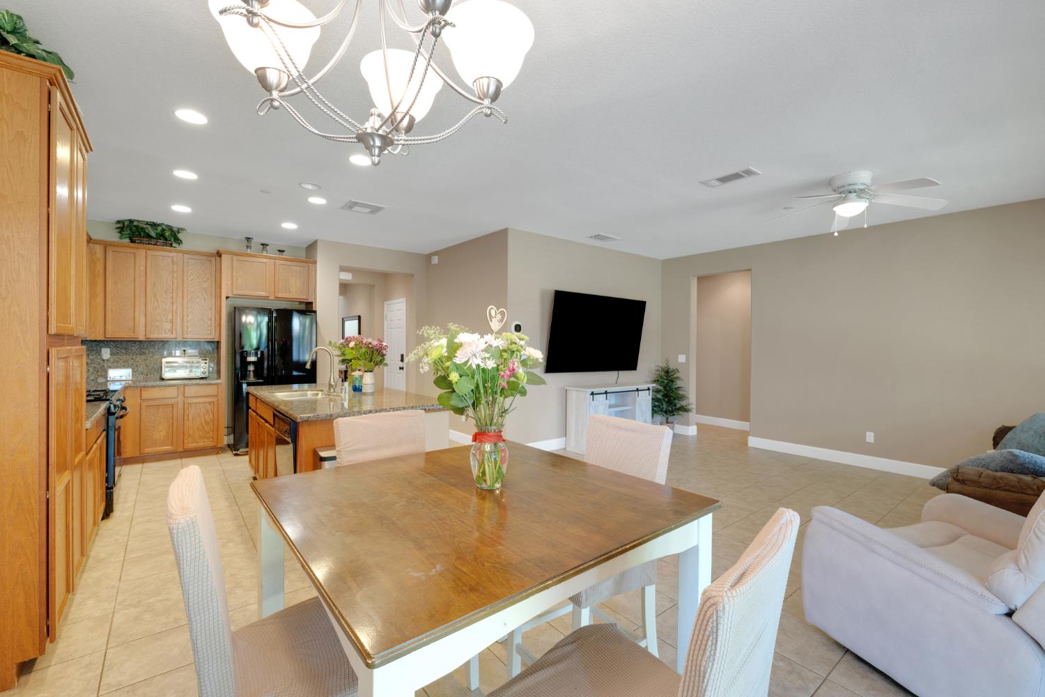 Detail Gallery Image 14 of 43 For 10424 Fossil Way, Elk Grove,  CA 95757 - 4 Beds | 3/1 Baths