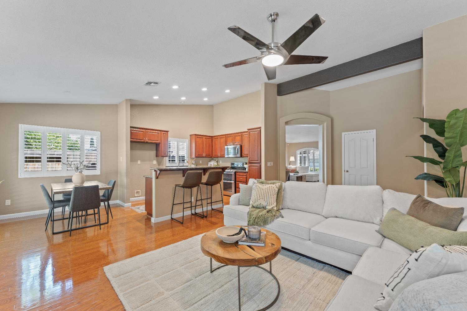 Detail Gallery Image 14 of 44 For 1014 Thompson Cir, Folsom,  CA 95630 - 4 Beds | 2 Baths