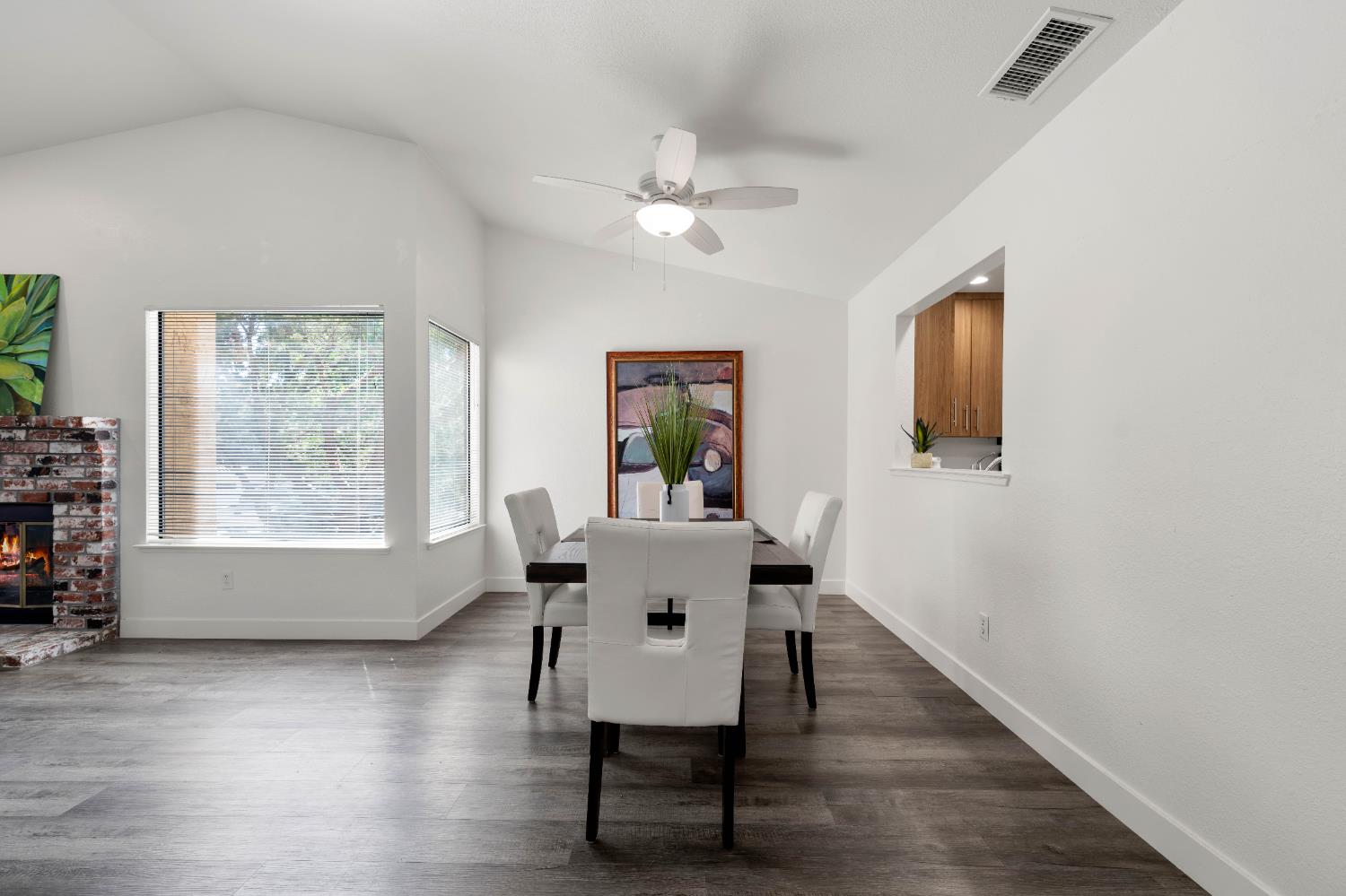 Detail Gallery Image 7 of 31 For 8082 Forest Glen Way, Citrus Heights,  CA 95610 - 3 Beds | 2 Baths
