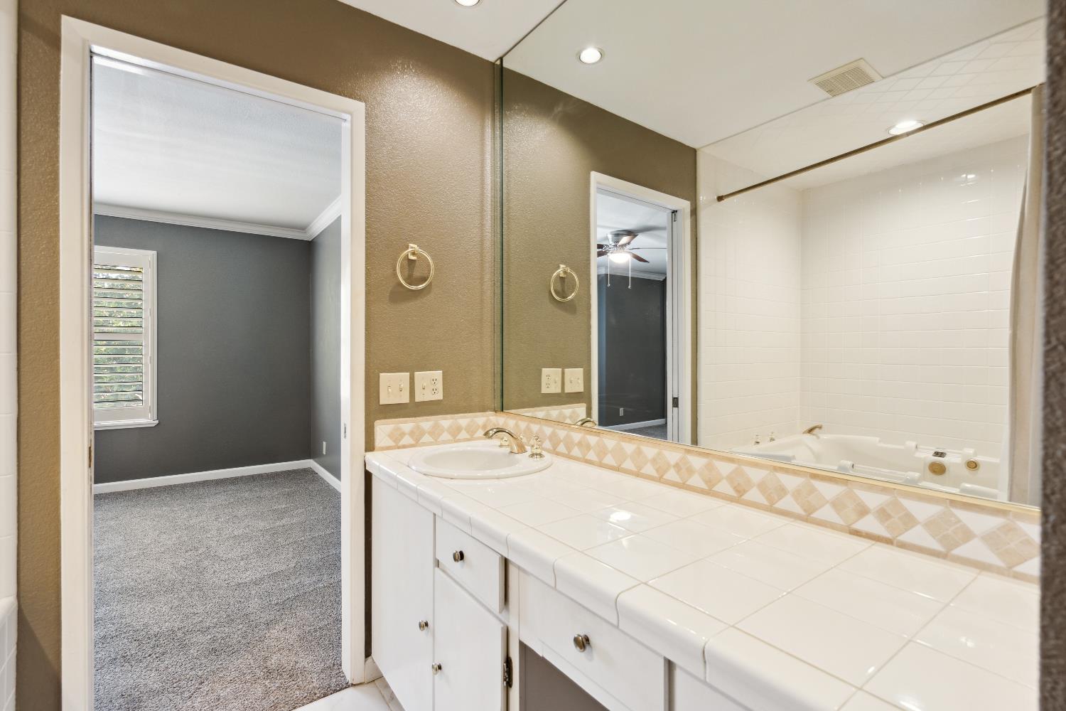 Detail Gallery Image 15 of 29 For 3028 Swallows Nest Dr, Sacramento,  CA 95833 - 2 Beds | 1/1 Baths