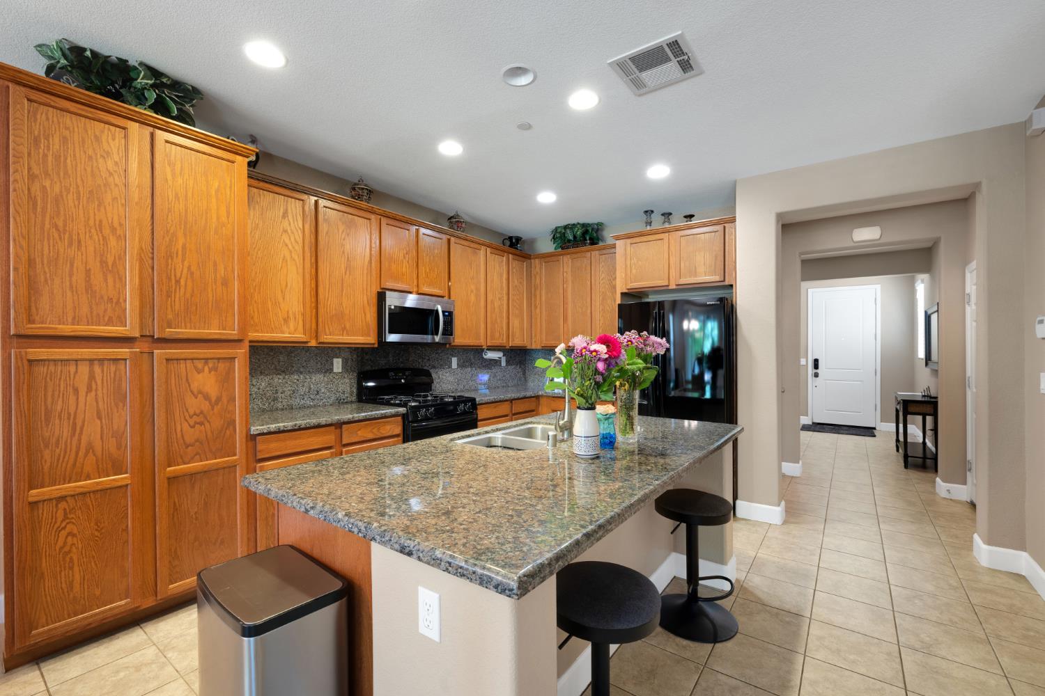 Detail Gallery Image 12 of 43 For 10424 Fossil Way, Elk Grove,  CA 95757 - 4 Beds | 3/1 Baths