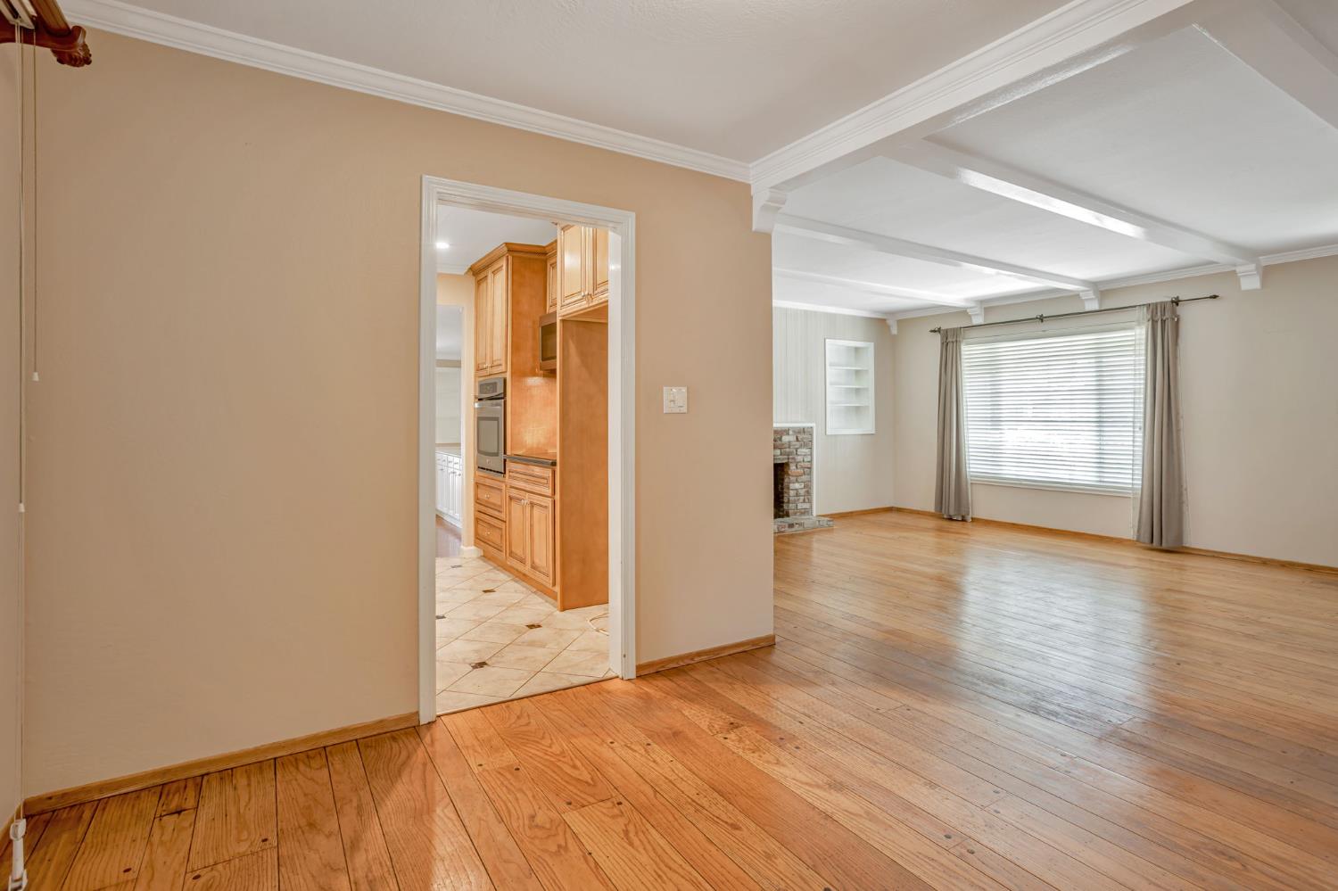 Detail Gallery Image 12 of 42 For 3005 La via Way, Sacramento,  CA 95825 - 4 Beds | 2 Baths