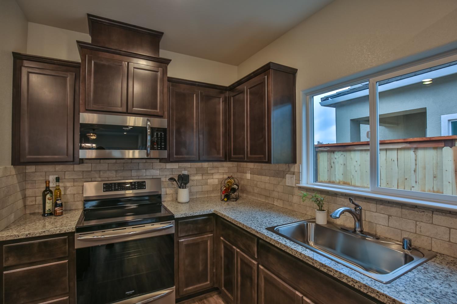 Detail Gallery Image 4 of 6 For 9105 Turnbull Ct, Elk Grove,  CA 95758 - 4 Beds | 2 Baths