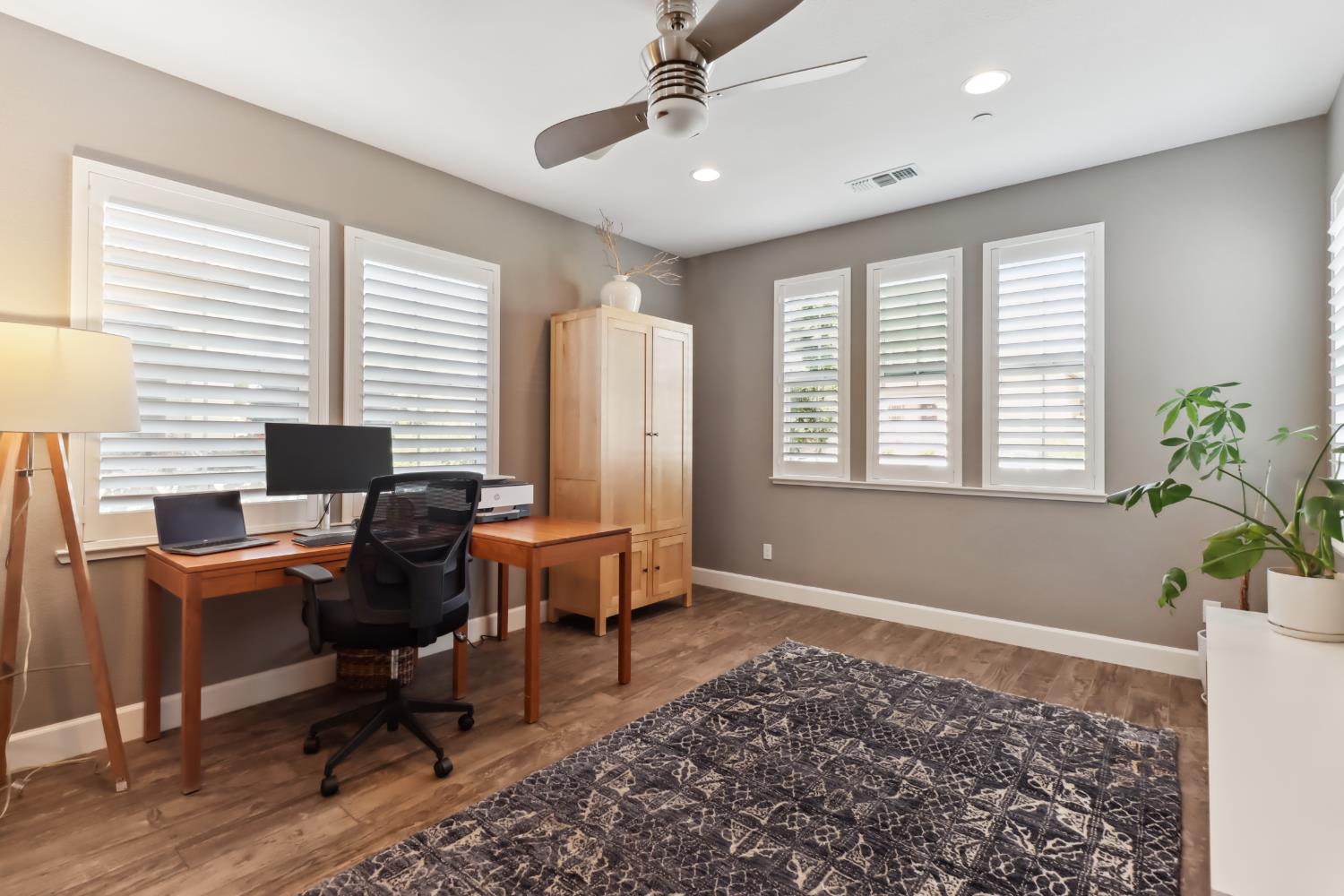 Detail Gallery Image 10 of 69 For 5604 Saratoga Cir, Rocklin,  CA 95765 - 4 Beds | 3/1 Baths