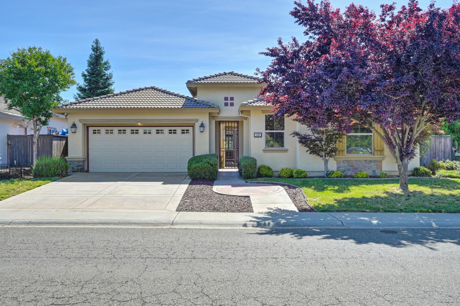 Detail Gallery Image 2 of 88 For 620 Castle Oaks Dr, Ione,  CA 95640 - 4 Beds | 2/1 Baths