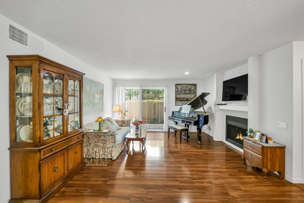 Photo #4: 225063831 Listing: Photo #4