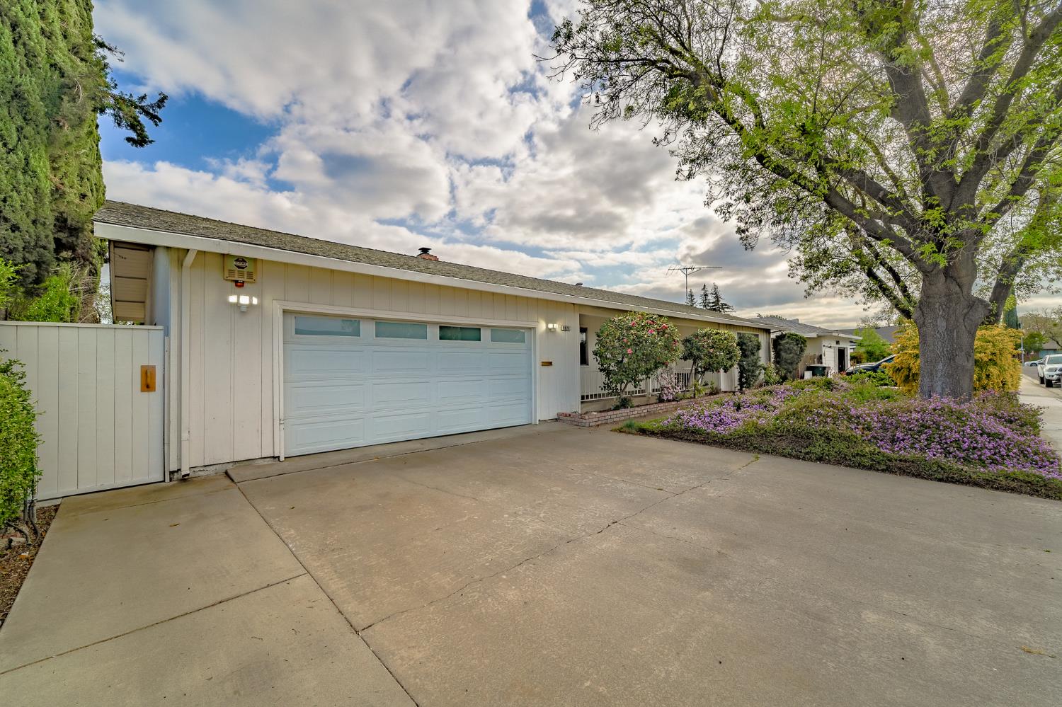 Detail Gallery Image 3 of 47 For 1828 Hermida Way, Modesto,  CA 95355 - 3 Beds | 2 Baths