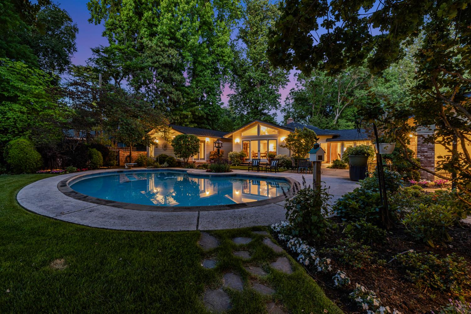Detail Gallery Image 31 of 37 For 1625 Gary Way, Carmichael,  CA 95608 - 3 Beds | 2/1 Baths
