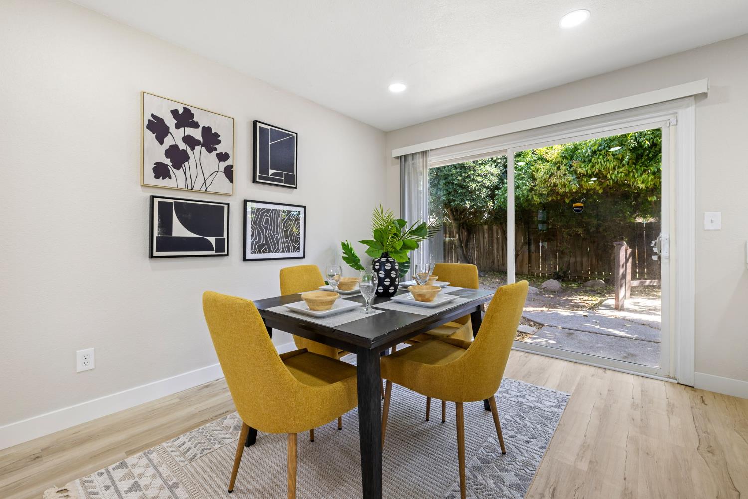 Detail Gallery Image 13 of 43 For 1240 Chuckwagon Dr, Sacramento,  CA 95834 - 3 Beds | 2 Baths