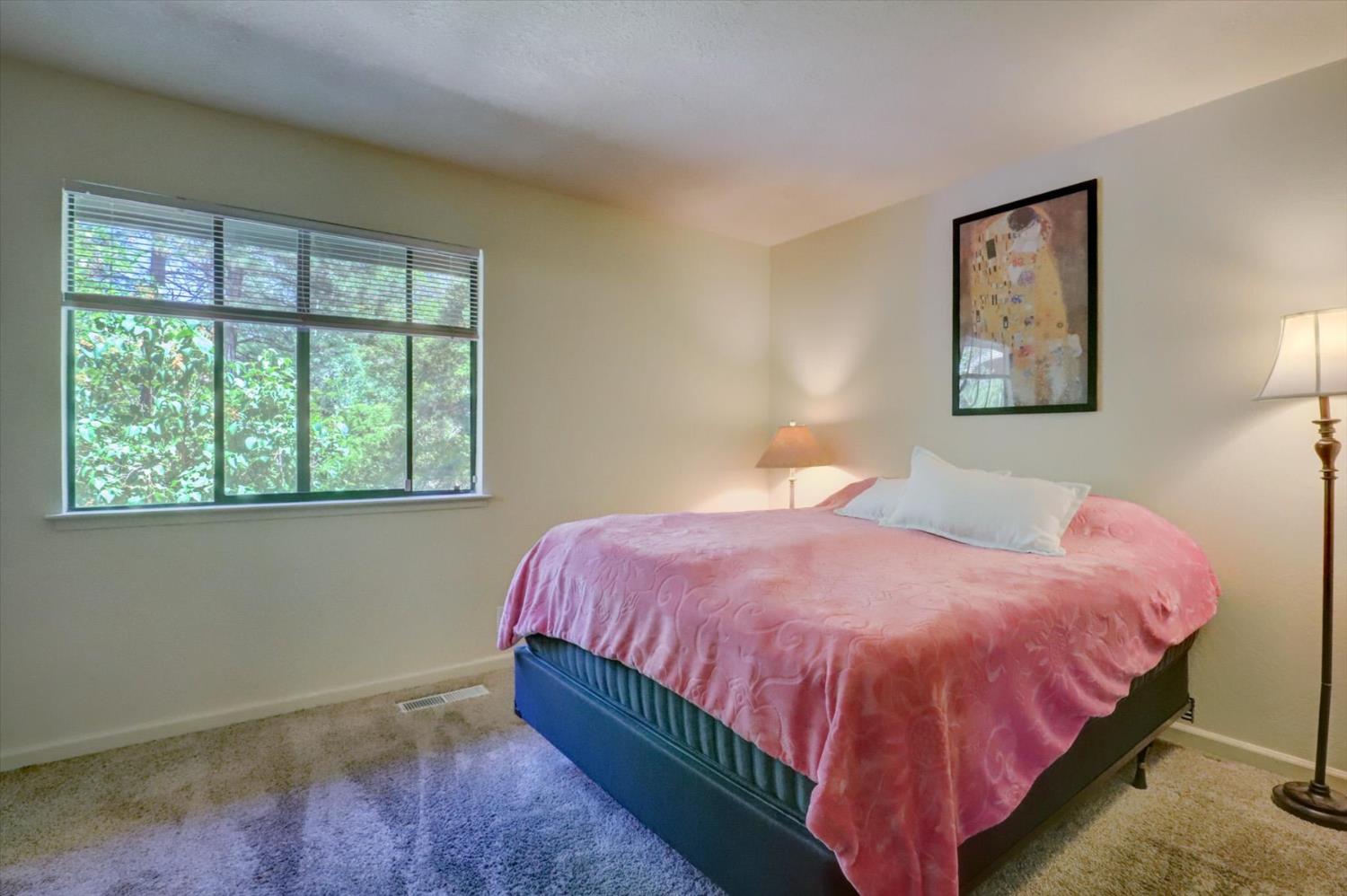 Detail Gallery Image 13 of 33 For 360 Rhode Island St, Grass Valley,  CA 95945 - 3 Beds | 2 Baths