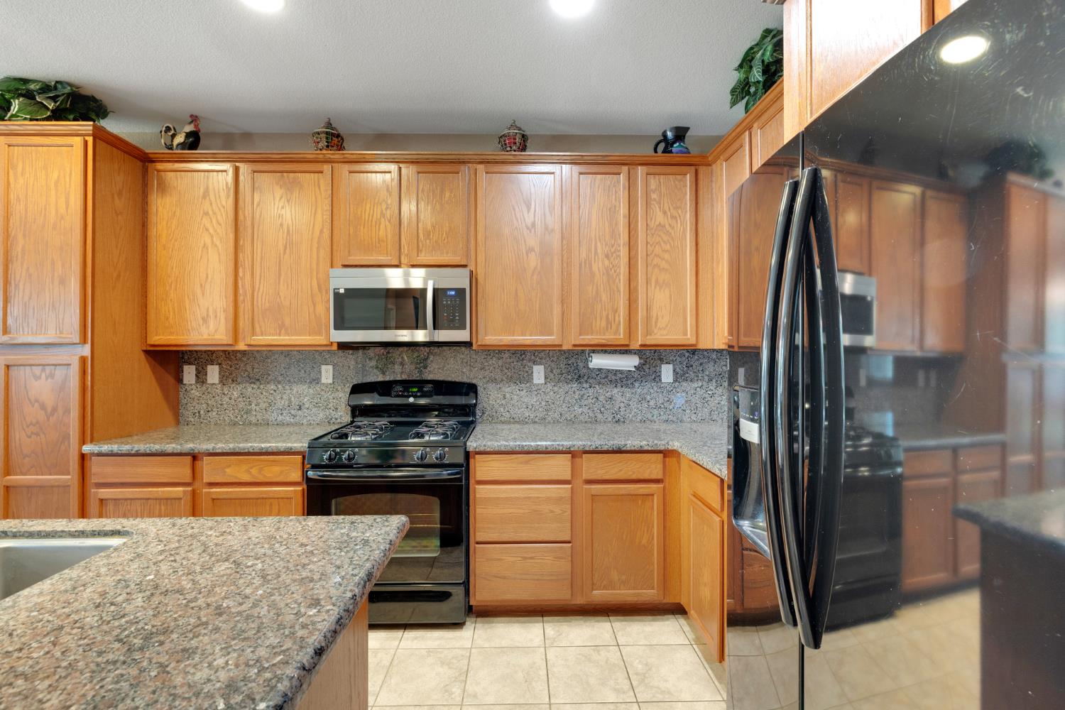 Detail Gallery Image 9 of 43 For 10424 Fossil Way, Elk Grove,  CA 95757 - 4 Beds | 3/1 Baths
