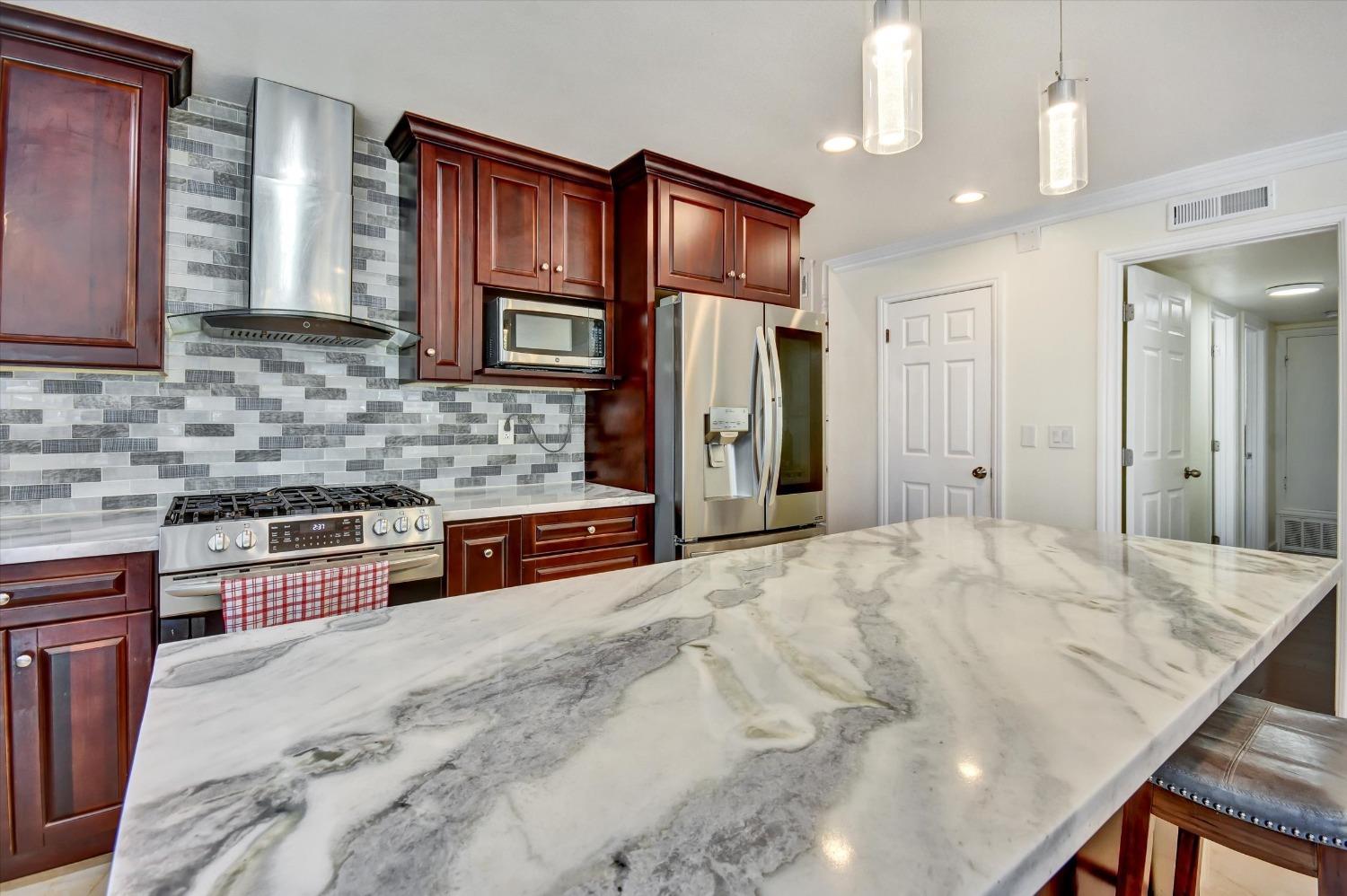 Detail Gallery Image 6 of 27 For 4237 Kingspark Dr, San Jose,  CA 95136 - 5 Beds | 3 Baths