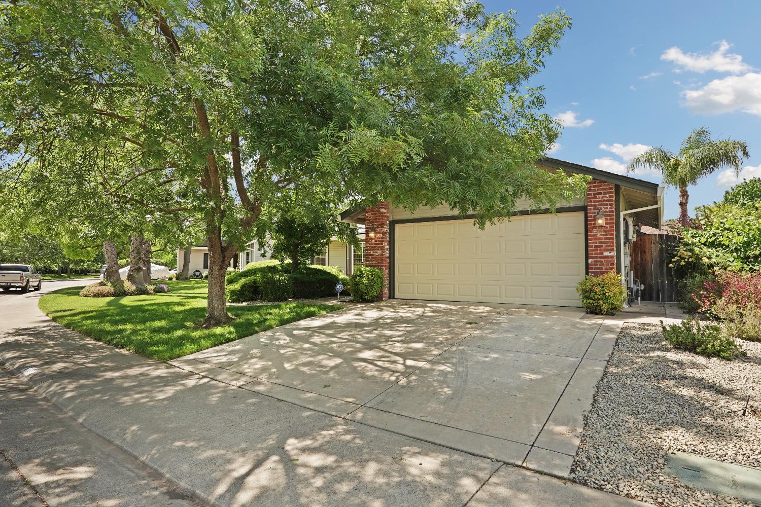 Detail Gallery Image 3 of 61 For 6001 Laguna Villa Way, Elk Grove,  CA 95758 - 3 Beds | 2 Baths