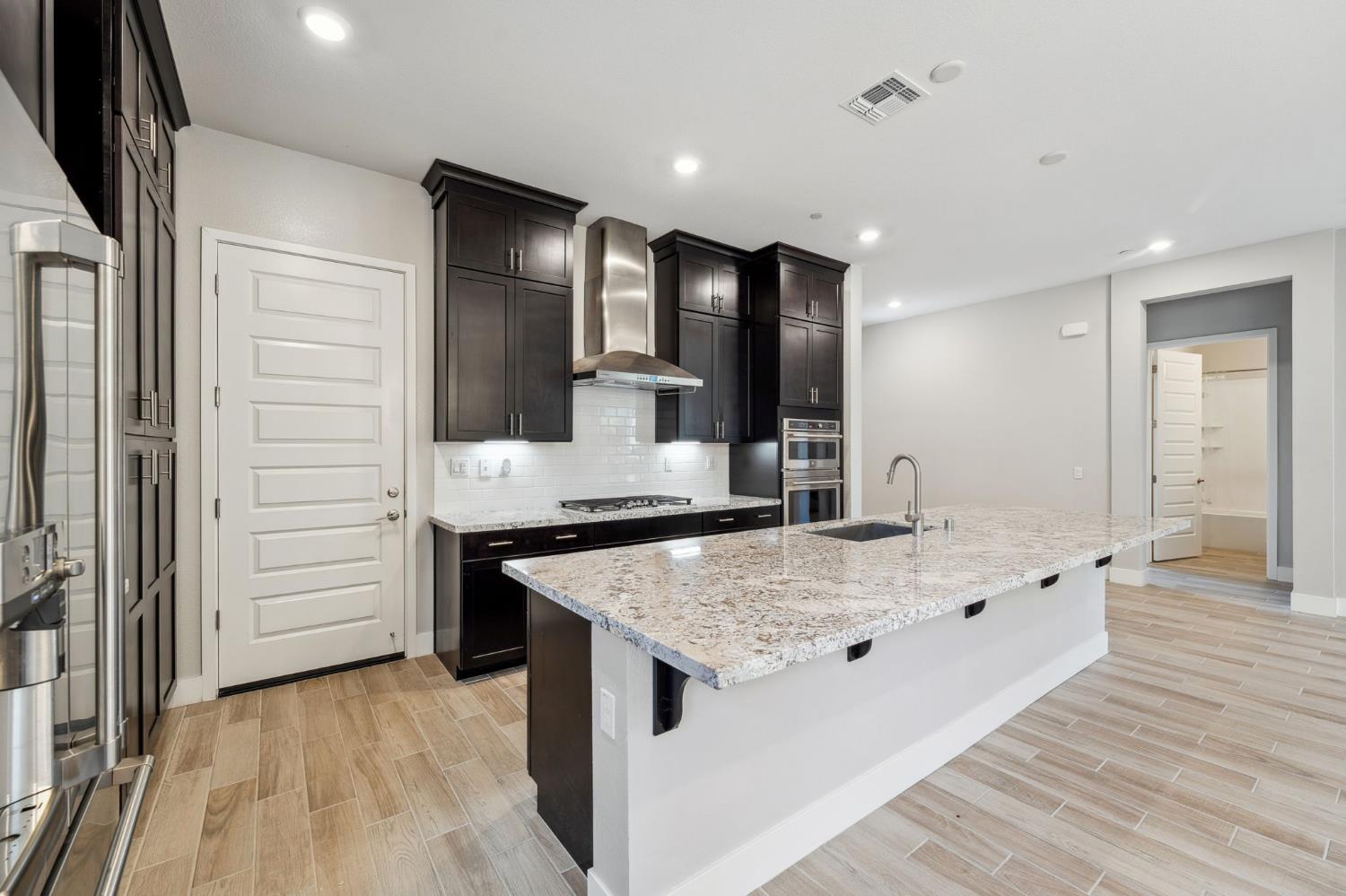 Detail Gallery Image 10 of 22 For 4456 Danube River Ln, Sacramento,  CA 95834 - 2 Beds | 2 Baths