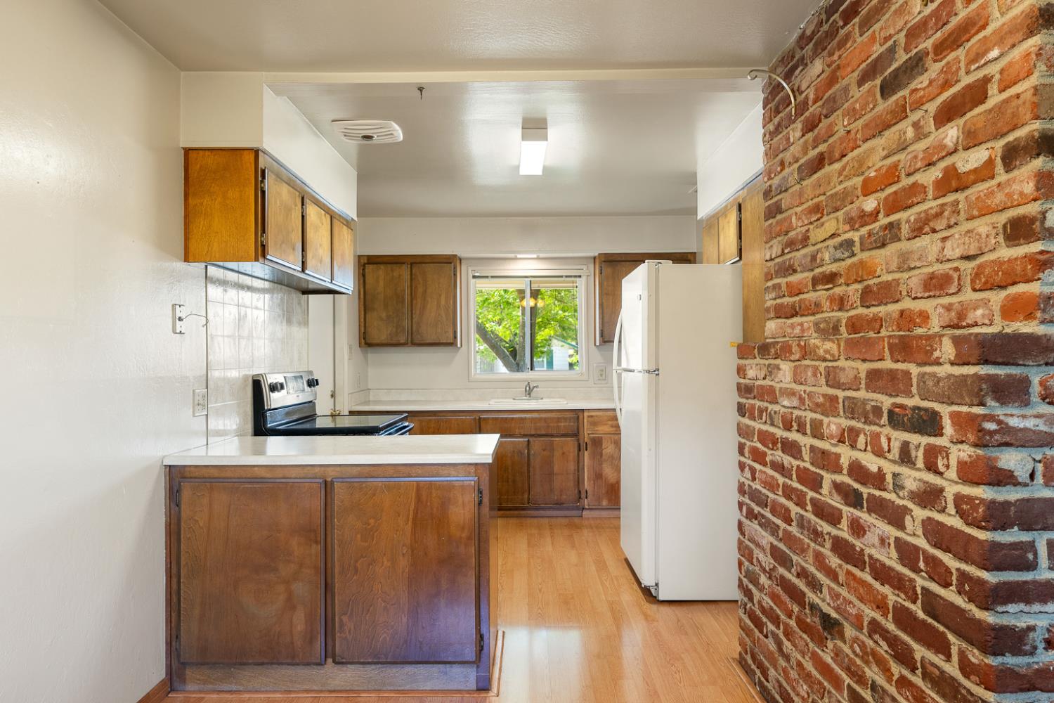 Detail Gallery Image 9 of 32 For 1812 Vesta Way, Sacramento,  CA 95864 - 3 Beds | 2 Baths