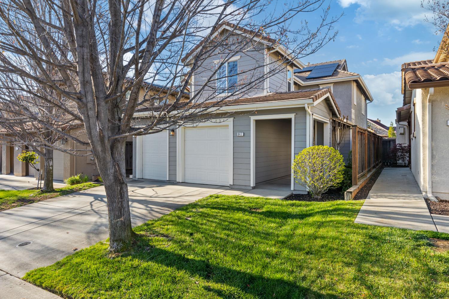 Detail Gallery Image 3 of 36 For 947 Campfire Cir, Rocklin,  CA 95765 - 3 Beds | 2/1 Baths