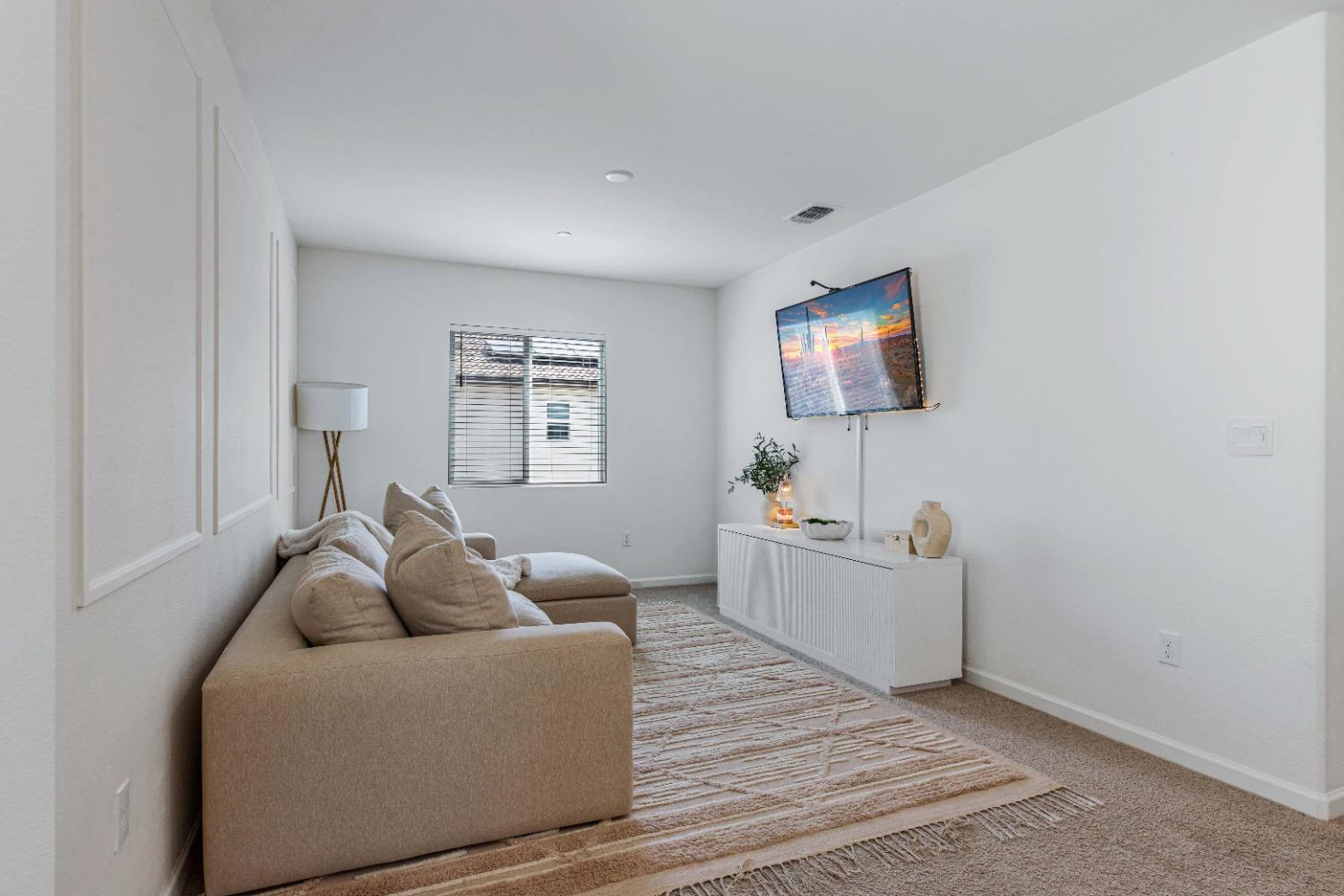 Detail Gallery Image 14 of 50 For 450 Rainbow Falls Ln, Manteca,  CA 95337 - 3 Beds | 2/1 Baths
