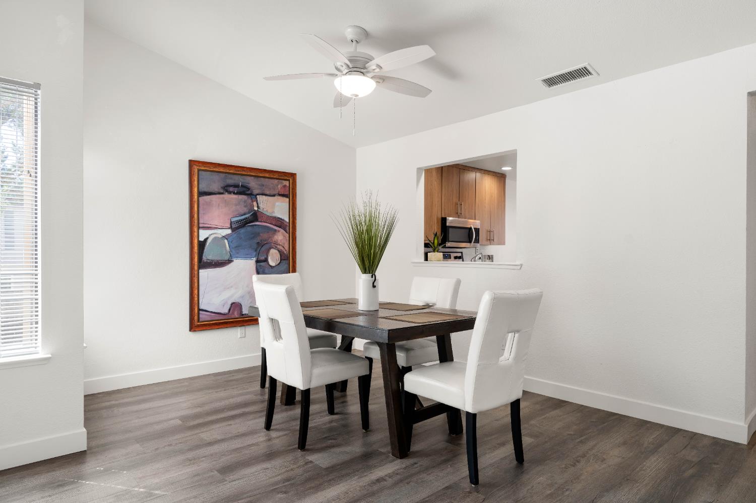 Detail Gallery Image 8 of 31 For 8082 Forest Glen Way, Citrus Heights,  CA 95610 - 3 Beds | 2 Baths