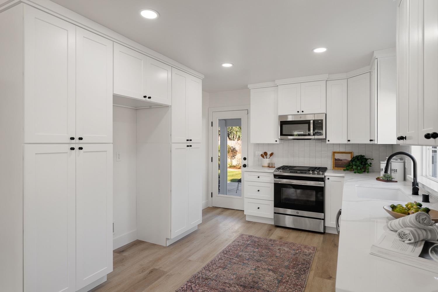 Detail Gallery Image 14 of 49 For 2750 San Luis Ct, Sacramento,  CA 95818 - 3 Beds | 2 Baths