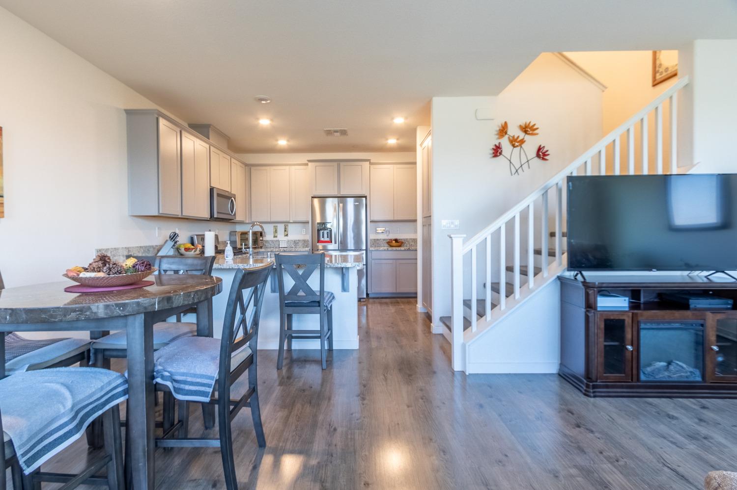 Detail Gallery Image 9 of 34 For 3862 Commerce Way, Sacramento,  CA 95834 - 3 Beds | 2/1 Baths