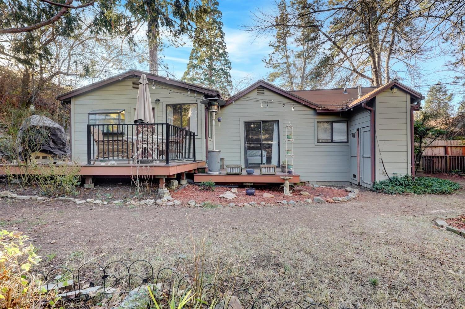 Detail Gallery Image 4 of 61 For 230 June Dr, Grass Valley,  CA 95945 - 2 Beds | 2 Baths