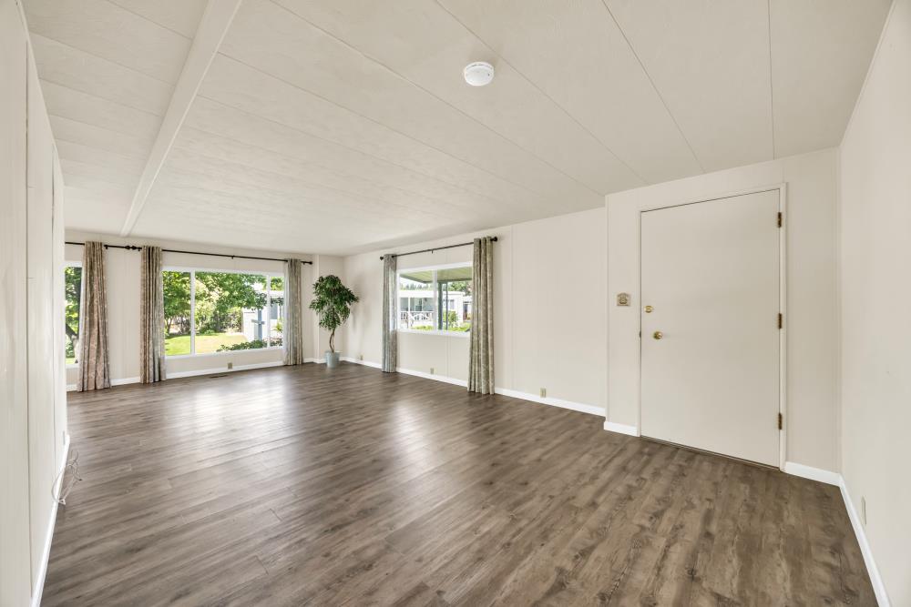 Detail Gallery Image 5 of 75 For 269 Leafwood Way, Folsom,  CA 95630 - 2 Beds | 2 Baths