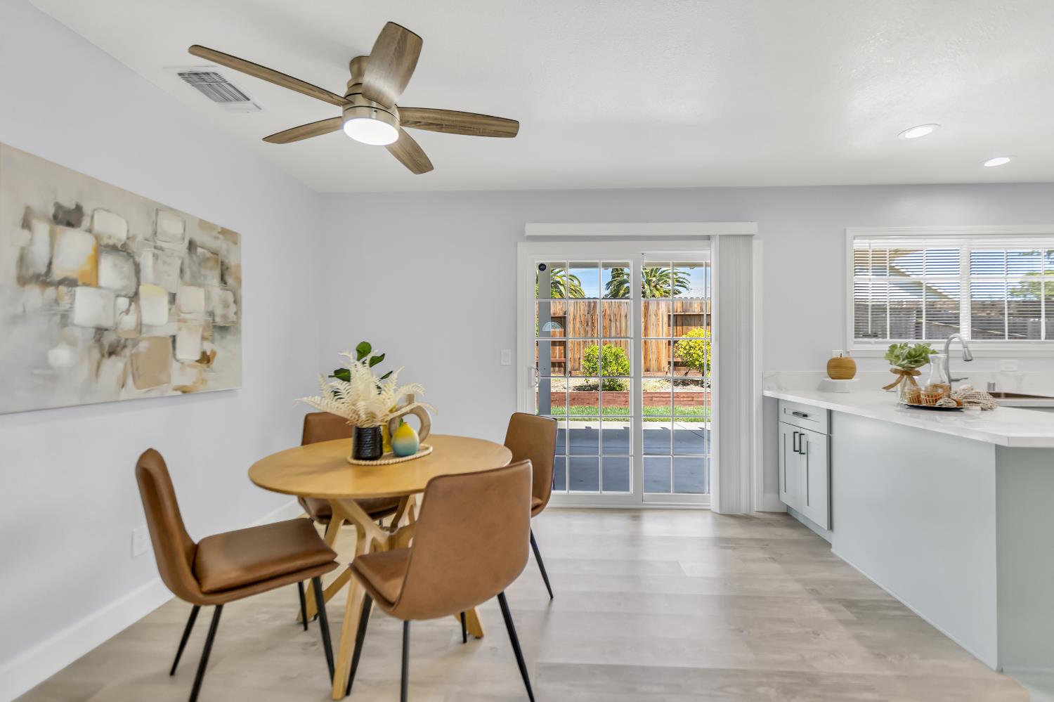 Detail Gallery Image 8 of 35 For 63 Milpitas Cir, Sacramento,  CA 95823 - 3 Beds | 1 Baths