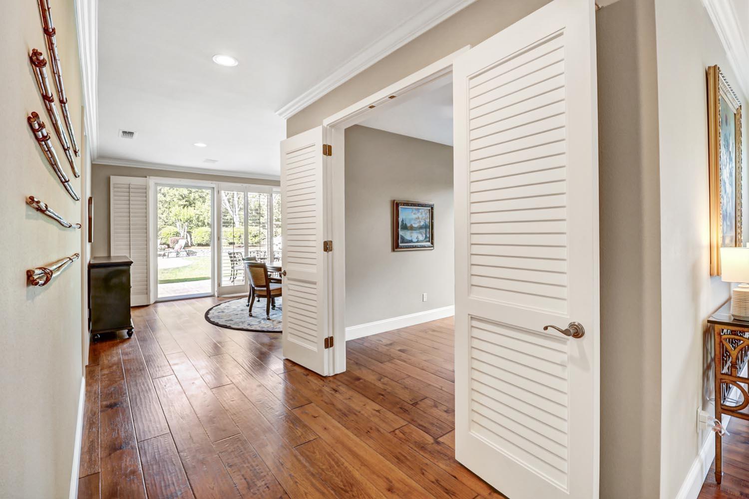 Detail Gallery Image 9 of 62 For 11464 Huntington Village Ln, Gold River,  CA 95670 - 4 Beds | 4/2 Baths