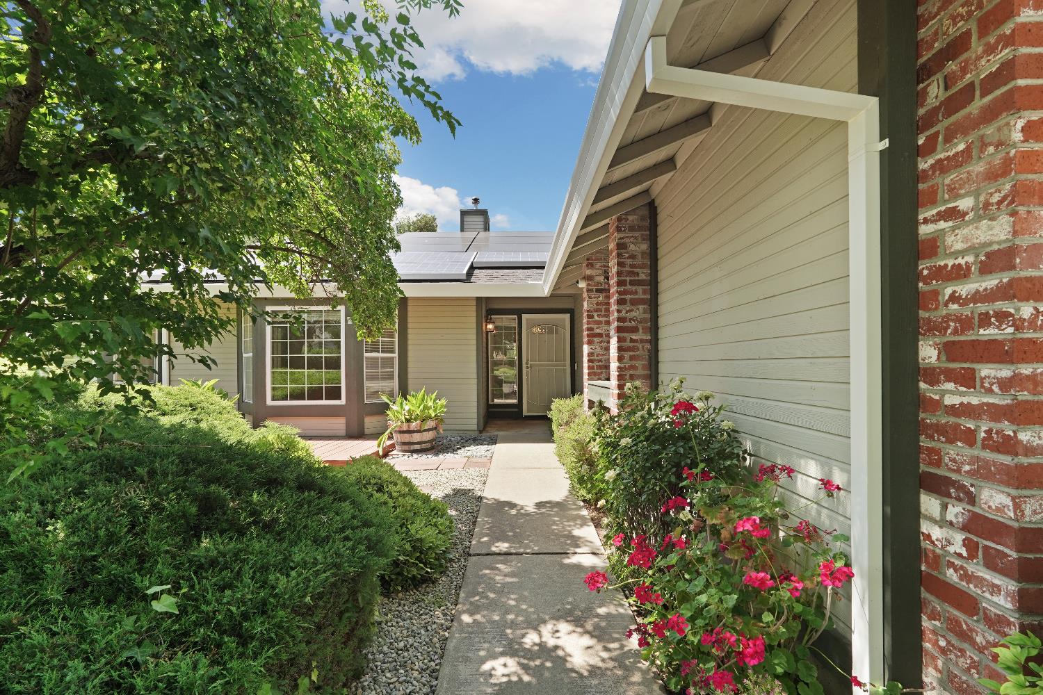 Detail Gallery Image 5 of 61 For 6001 Laguna Villa Way, Elk Grove,  CA 95758 - 3 Beds | 2 Baths