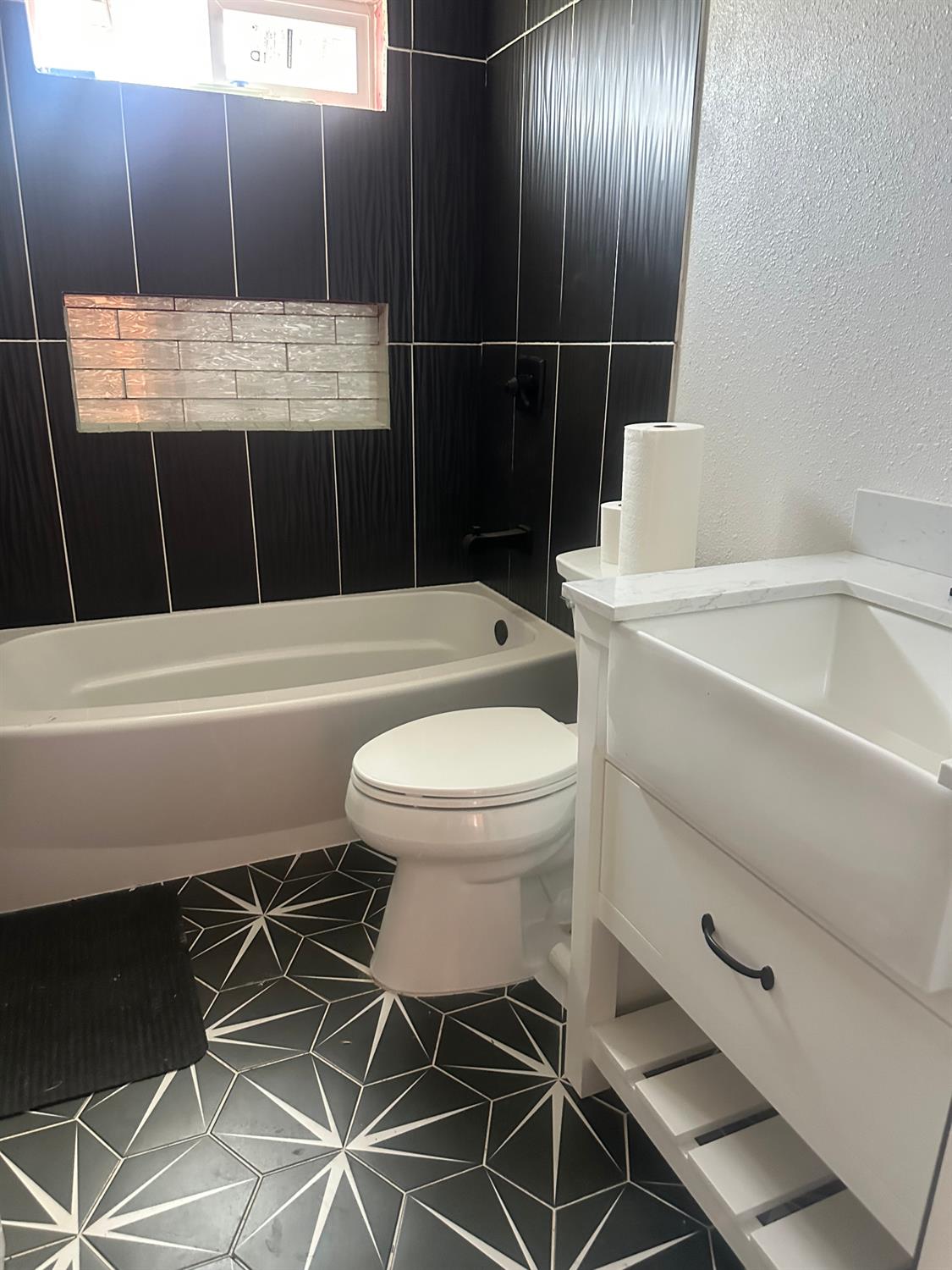 Detail Gallery Image 13 of 22 For 9211 Eaglepoint Ln, Stockton,  CA 95210 - 3 Beds | 2 Baths