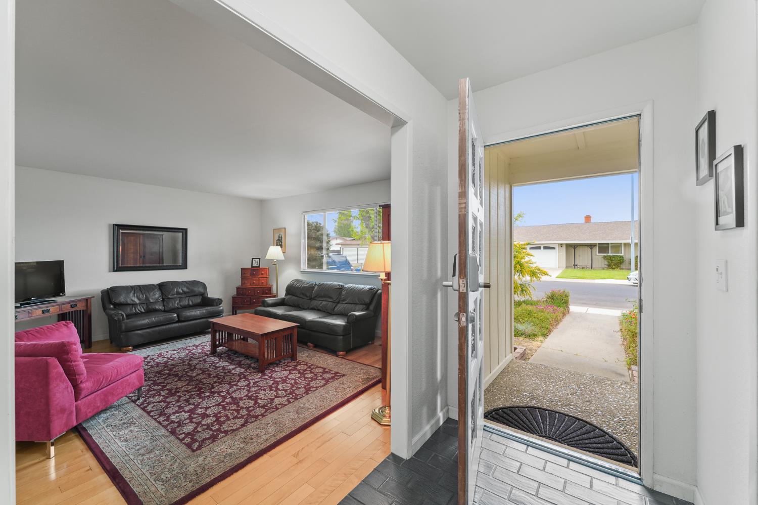 Detail Gallery Image 6 of 47 For 1828 Hermida Way, Modesto,  CA 95355 - 3 Beds | 2 Baths