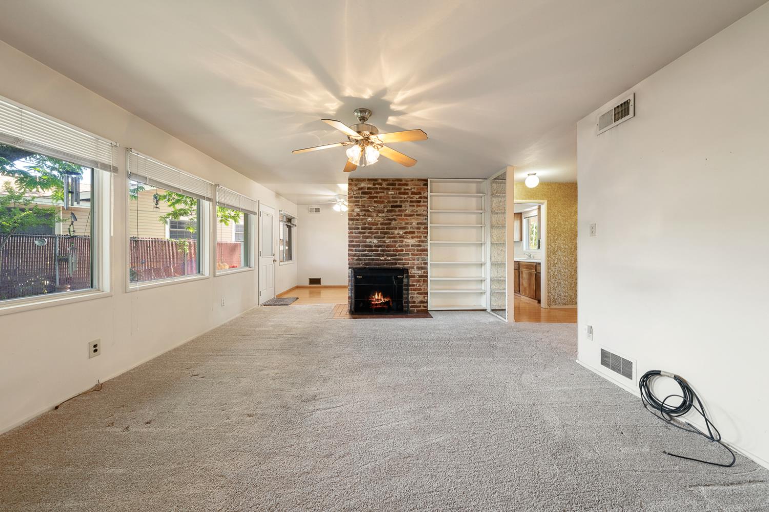 Detail Gallery Image 5 of 32 For 1812 Vesta Way, Sacramento,  CA 95864 - 3 Beds | 2 Baths