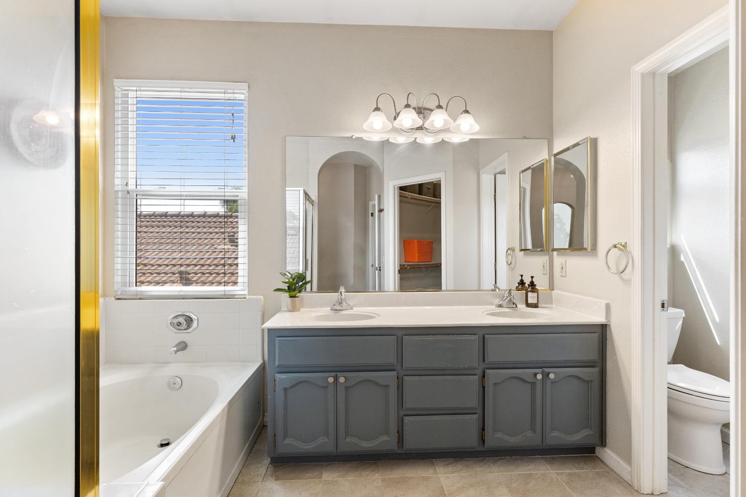 Detail Gallery Image 20 of 37 For 3010 Acton Way, Roseville,  CA 95747 - 4 Beds | 3 Baths