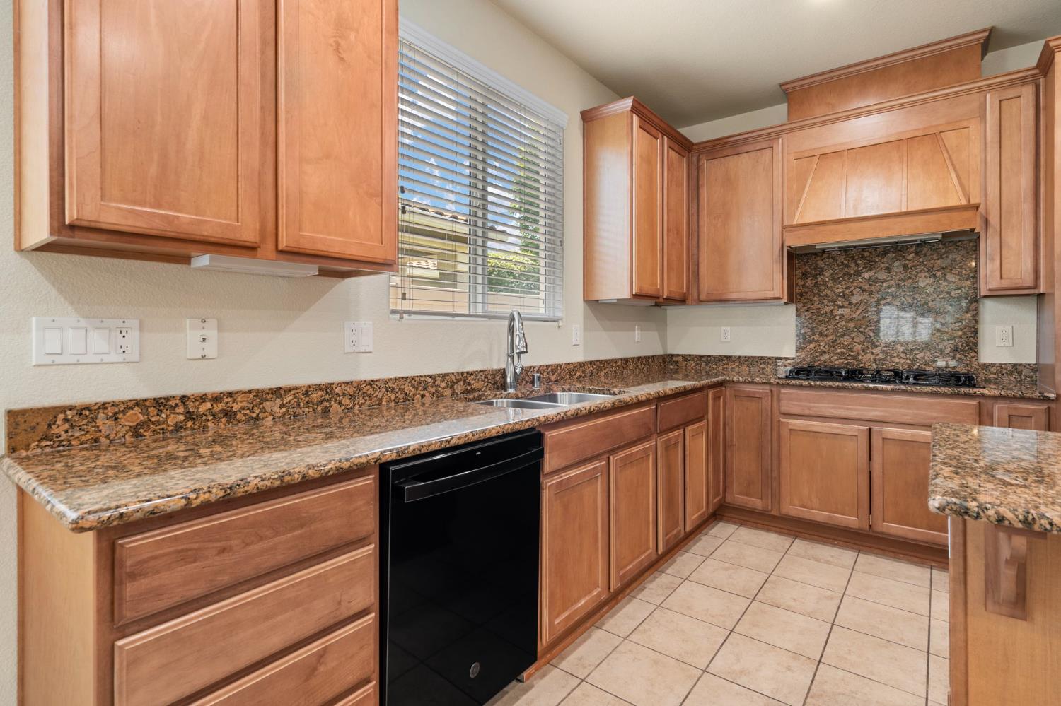 Detail Gallery Image 13 of 59 For 1587 Maple Valley St, Manteca,  CA 95336 - 2 Beds | 2 Baths