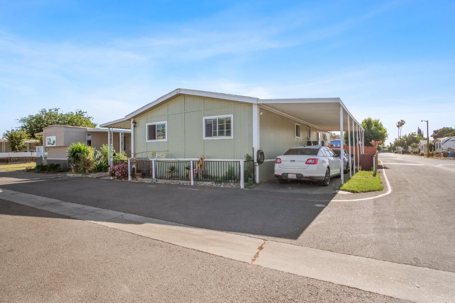 Detail Gallery Image 2 of 20 For 3939 Central Ave 60, Ceres,  CA 95307 - 3 Beds | 2 Baths