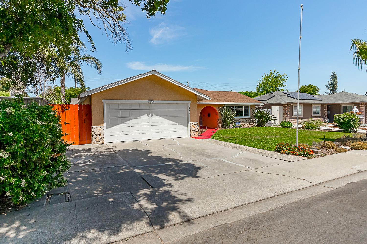Detail Gallery Image 3 of 25 For 1705 Chapala Way, Modesto,  CA 95355 - 3 Beds | 2 Baths