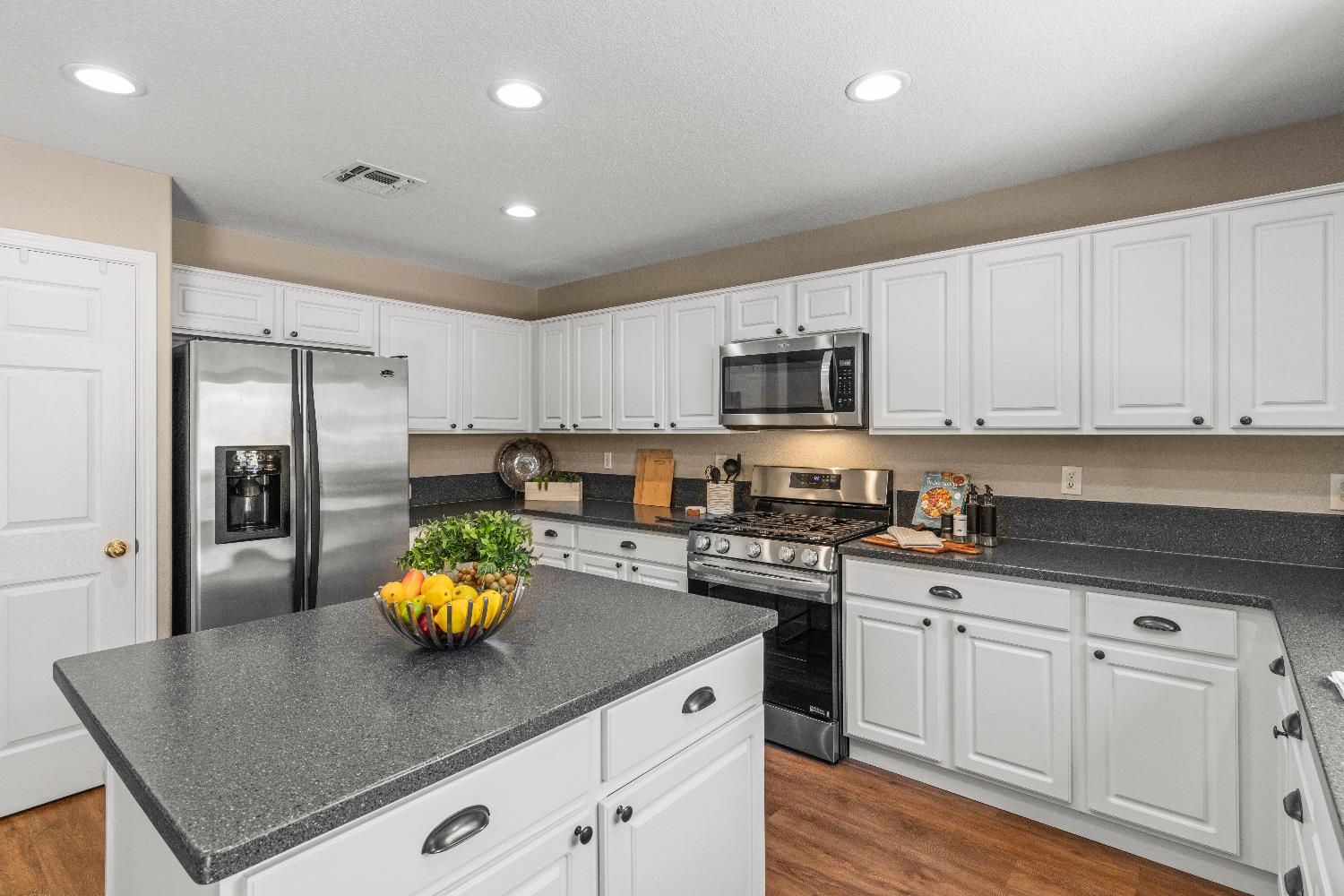 Detail Gallery Image 11 of 34 For 2149 Arnold Dr, Rocklin,  CA 95765 - 4 Beds | 2/1 Baths