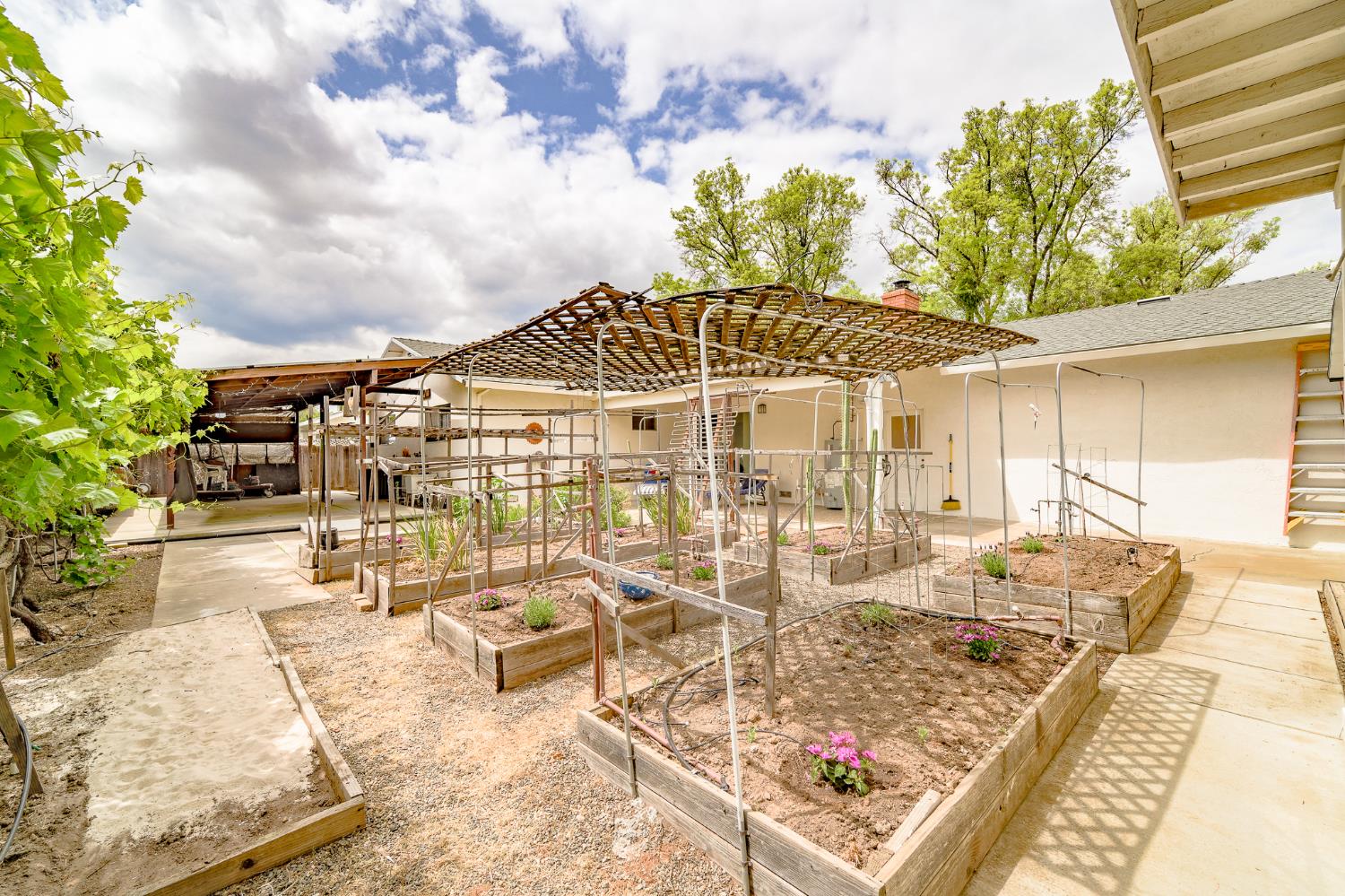 Detail Gallery Image 35 of 47 For 1828 Hermida Way, Modesto,  CA 95355 - 3 Beds | 2 Baths