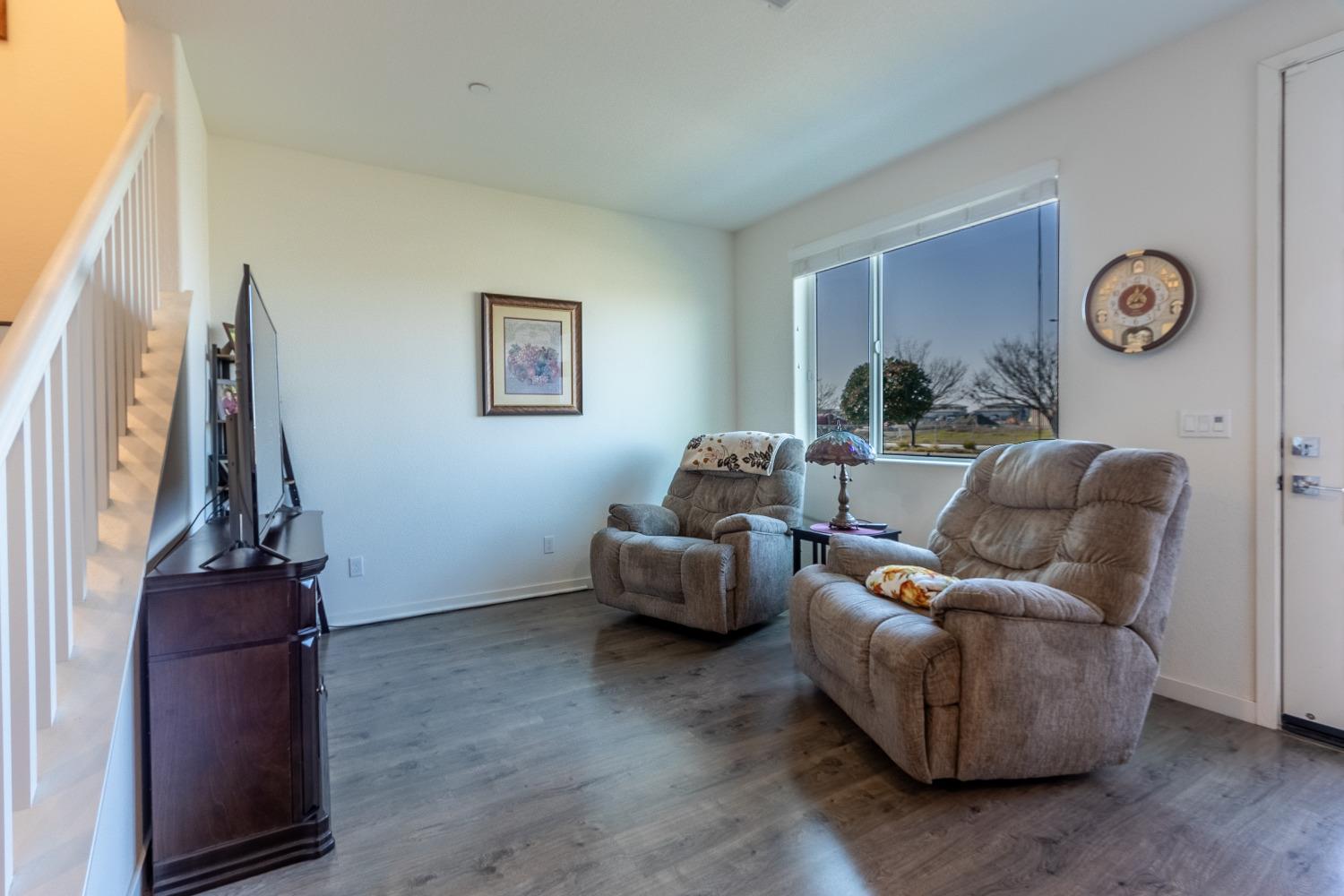 Detail Gallery Image 12 of 34 For 3862 Commerce Way, Sacramento,  CA 95834 - 3 Beds | 2/1 Baths
