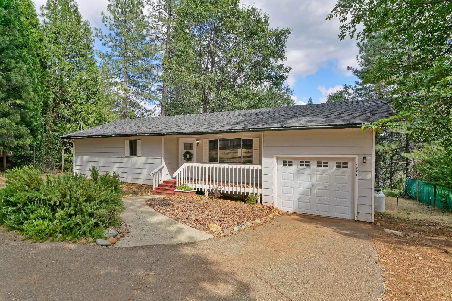 Detail Gallery Image 10 of 34 For 5781 Sly Park Rd, Pollock Pines,  CA 95726 - 2 Beds | 2 Baths