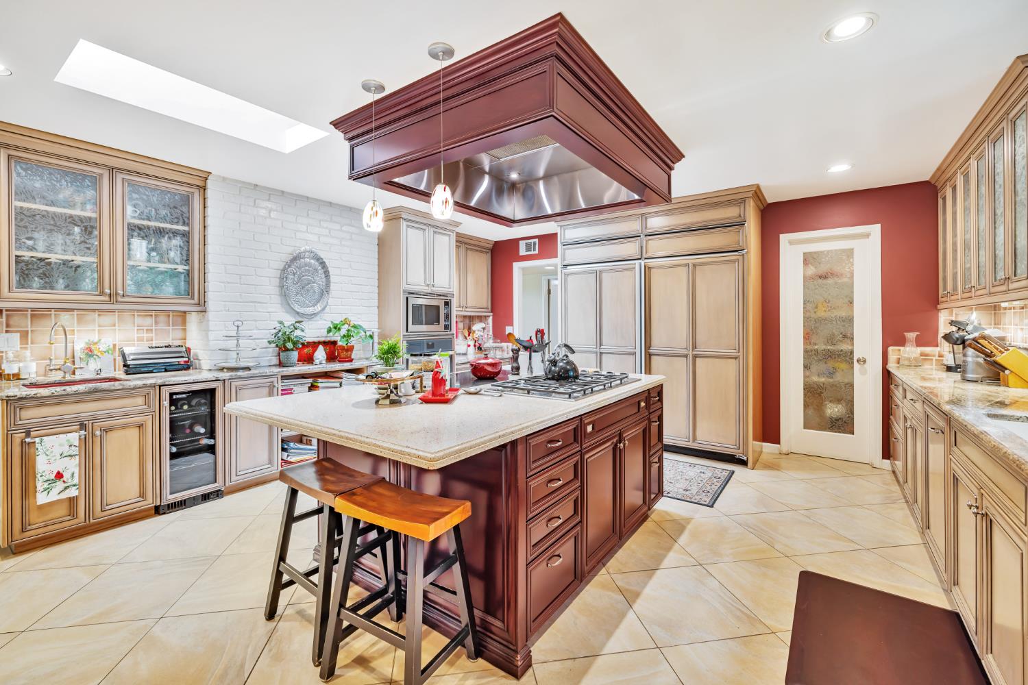 Detail Gallery Image 2 of 37 For 1625 Gary Way, Carmichael,  CA 95608 - 3 Beds | 2/1 Baths