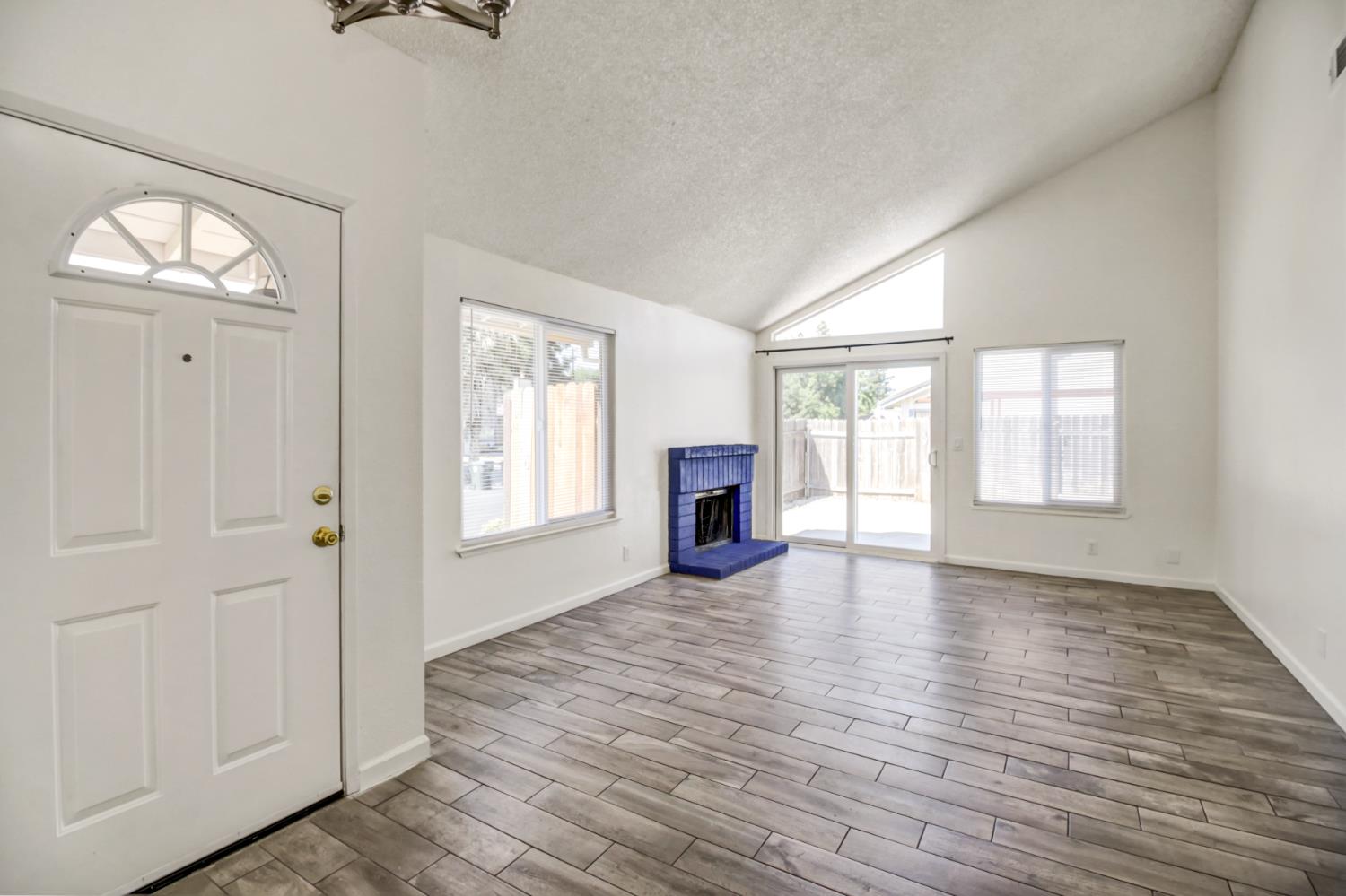 Detail Gallery Image 6 of 48 For 2301 Walnut Grove Way, Rancho Cordova,  CA 95670 - 3 Beds | 2 Baths