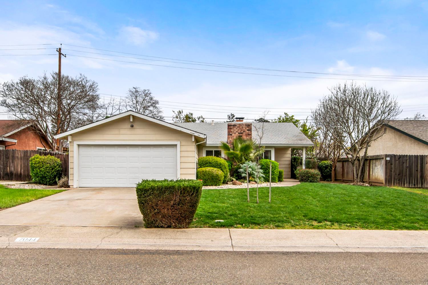 Detail Gallery Image 1 of 35 For 7044 Westchester Way, Citrus Heights,  CA 95621 - 4 Beds | 2 Baths