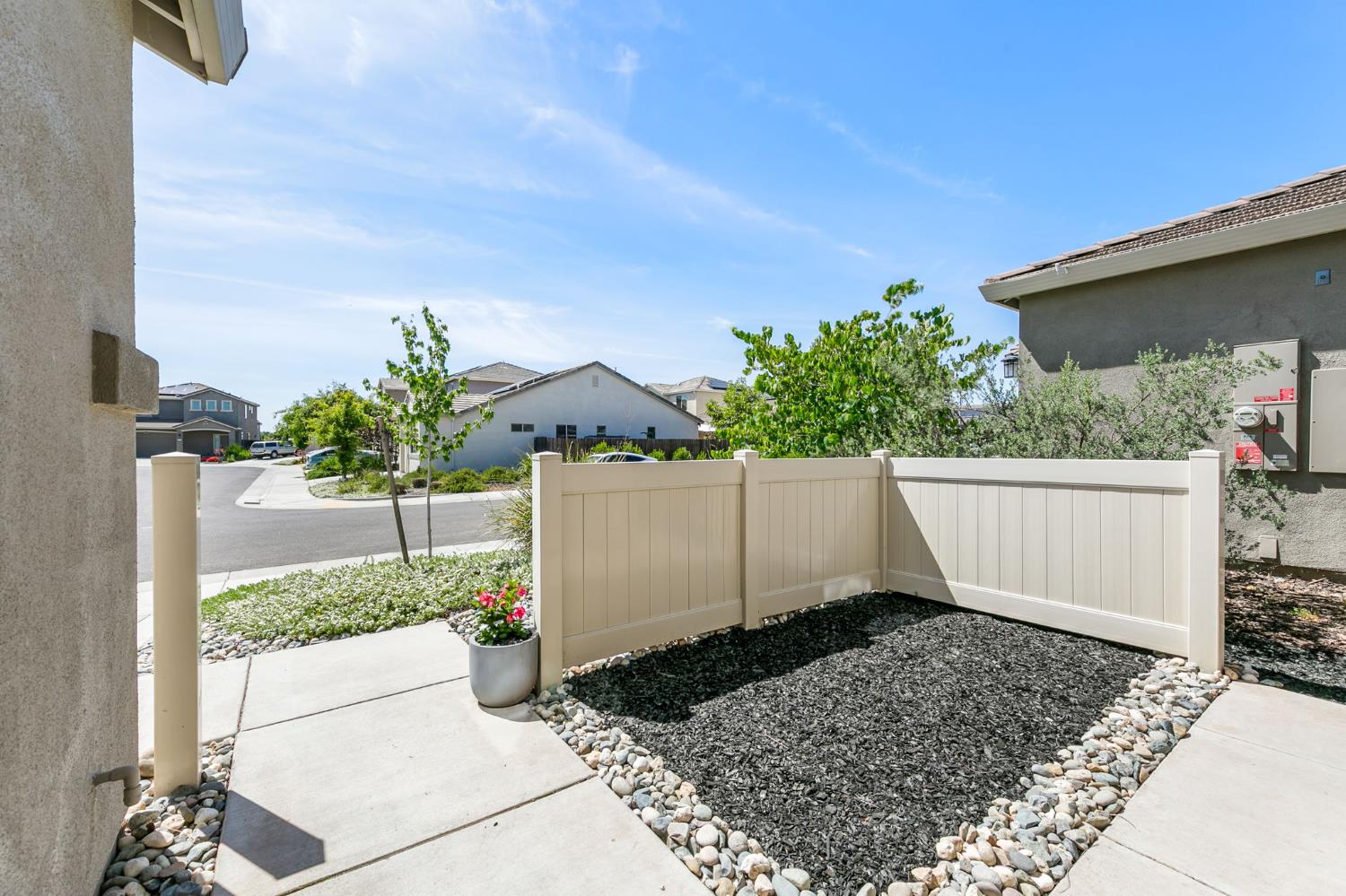 Detail Gallery Image 4 of 41 For 7946 Little Plum Way, Antelope,  CA 95843 - 4 Beds | 2/1 Baths