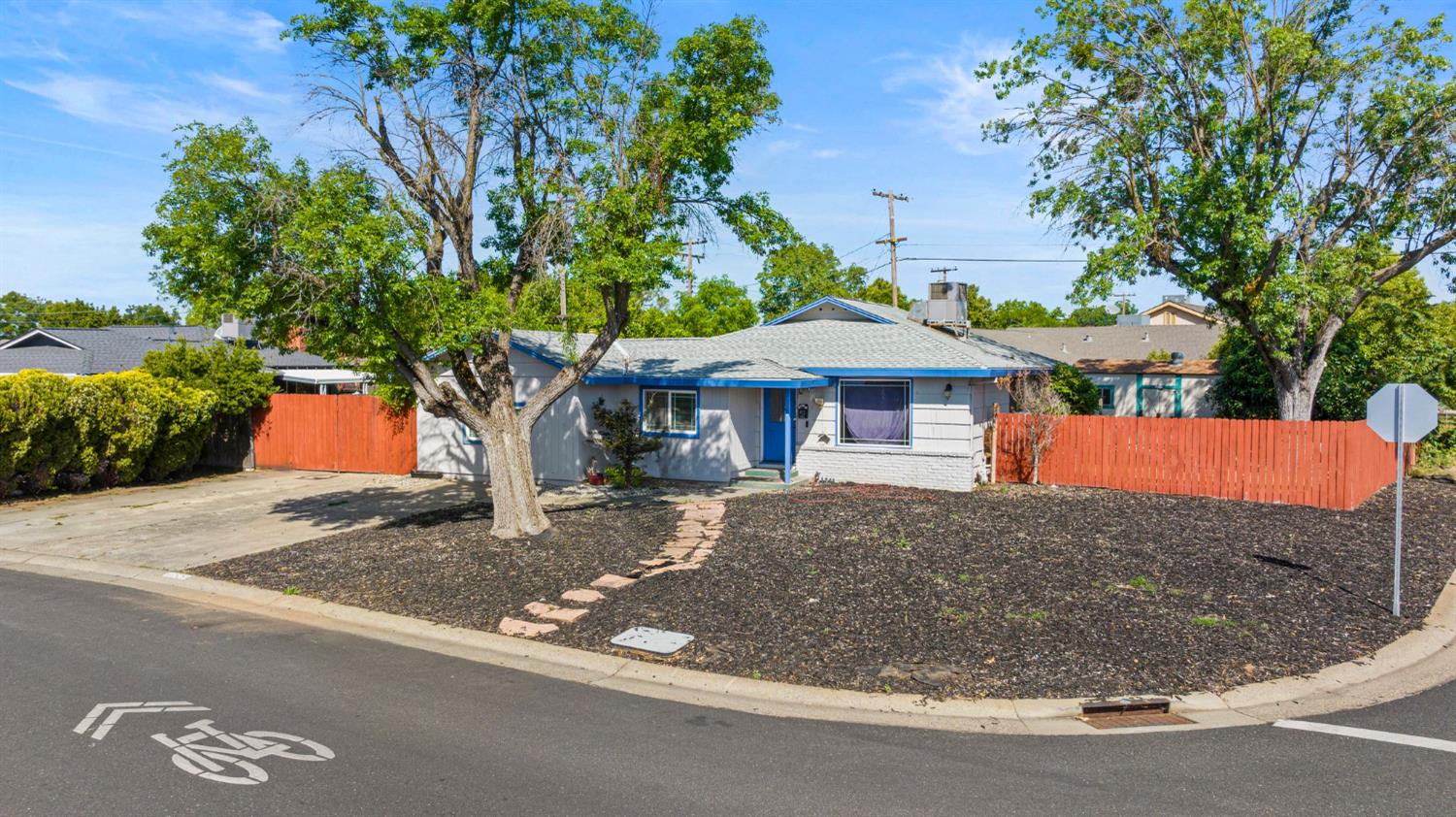 Detail Gallery Image 1 of 28 For 10529 Malaga Way, Rancho Cordova,  CA 95670 - 3 Beds | 2 Baths