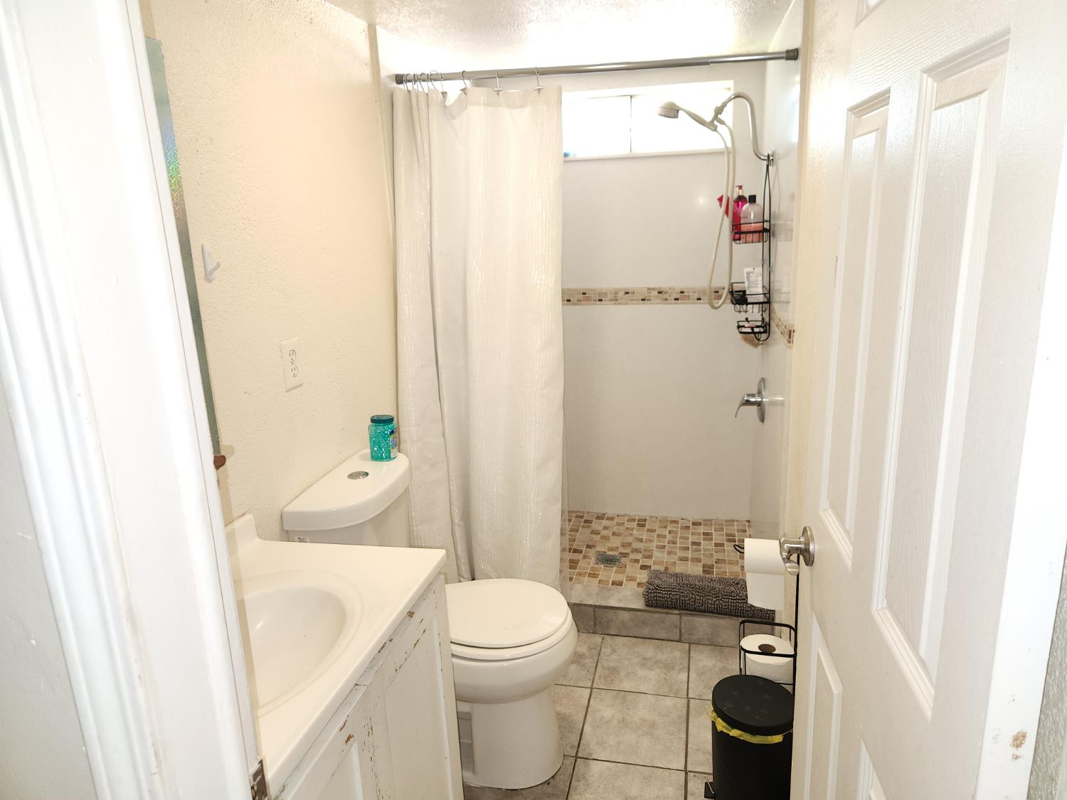 Detail Gallery Image 7 of 19 For 331 Eleanor Ave, Sacramento,  CA 95815 - 2 Beds | 1 Baths
